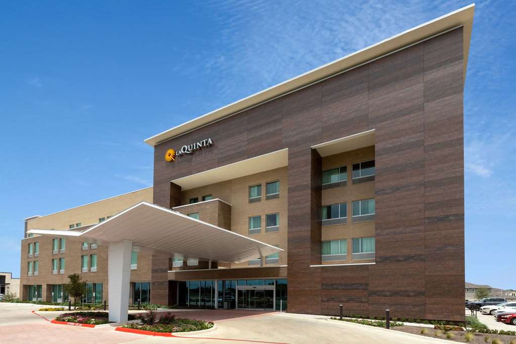 La Quinta Inn & Suites by Wyndham