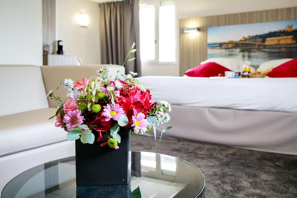 HOTEL SAPHIR-guestroom-Guest Room,Suite,On-Site.jpg
