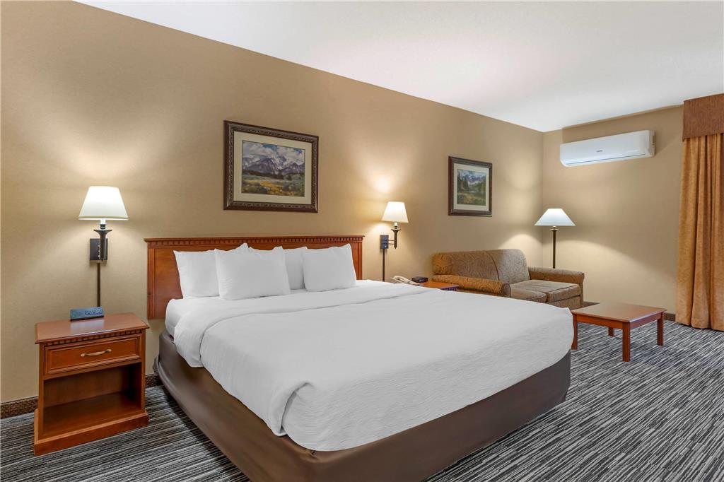 QUALITY INN AND SUITES WELLINGTON-guestroom-Guest Room,Suite,On-Site.jpg