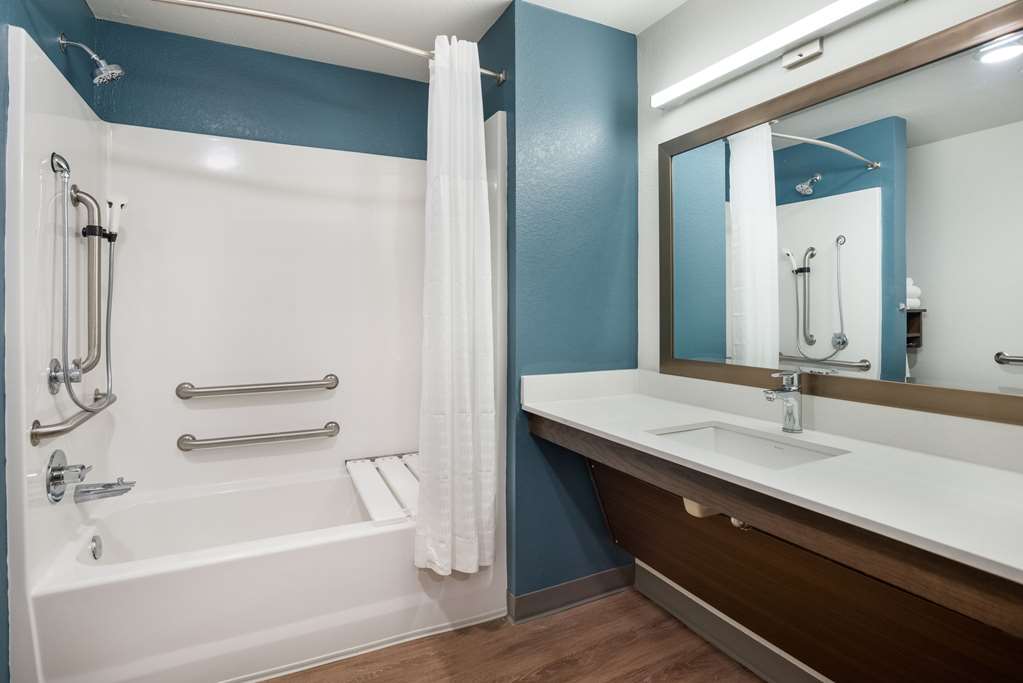 WOODSPRING SUITES SULPHUR - LAKE CH-guestroom-Guest Room,Suite,On-Site.jpg