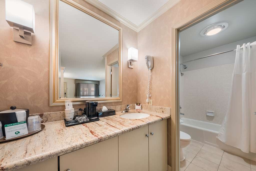 SureStay Plus by Best Western Mountain View-guestroom-Guest Room,Bathroom,On-Site.jpg