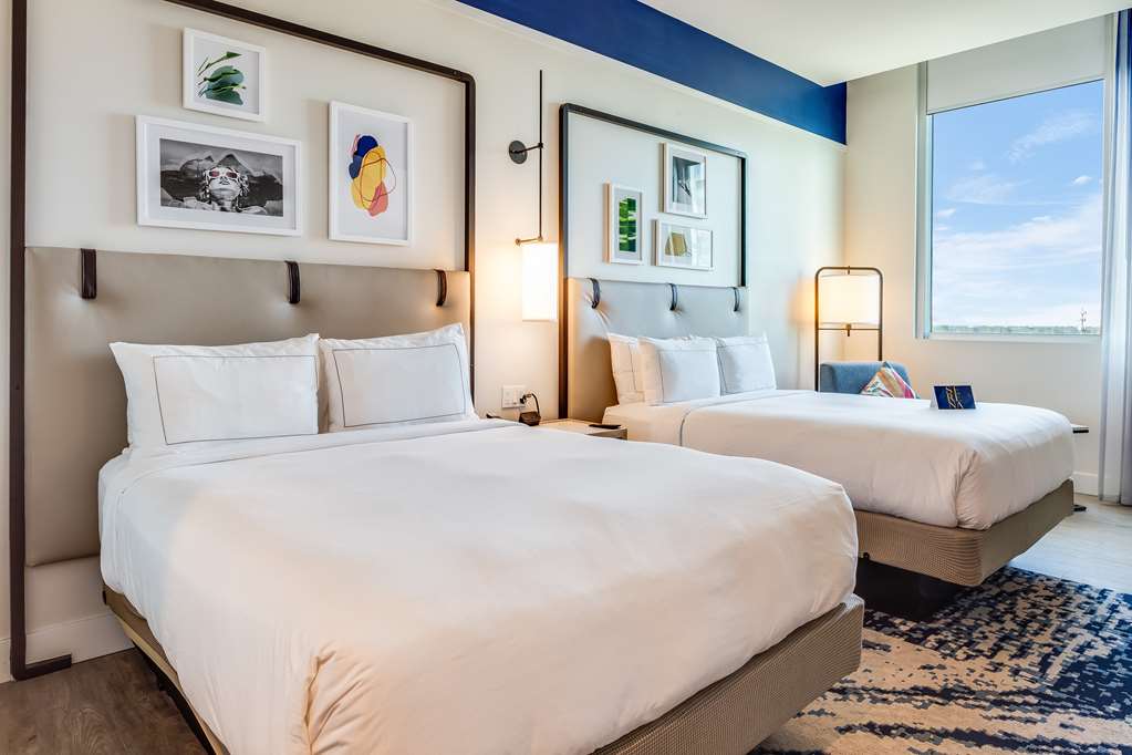 SERENA Hotel Aventura, Tapestry Collection Room Type - 2 QUEEN BEDS DELUXE
