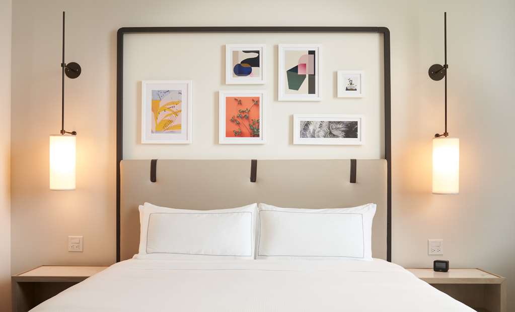 SERENA Hotel Aventura, Tapestry Collection Room Type - 1 KING DELUXE ACC RI SHWR
