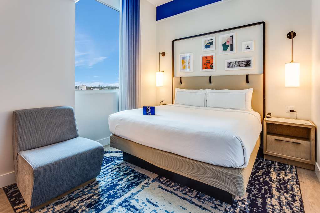 SERENA Hotel Aventura, Tapestry Collection Room Type - 1 KING COMPACT ROOM