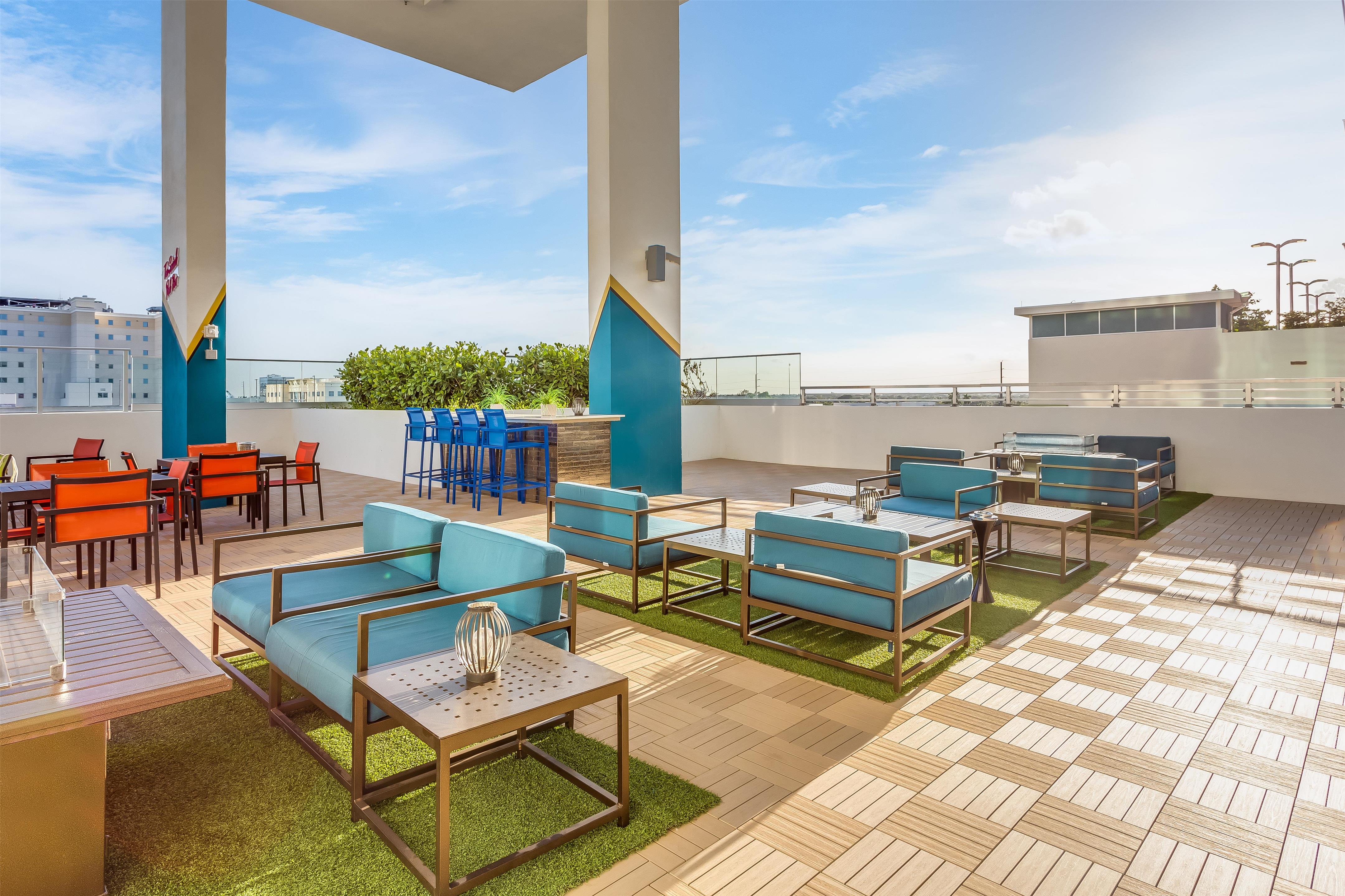 Exterior | SERENA Hotel Aventura Miami, Tapestry Collection by Hilton