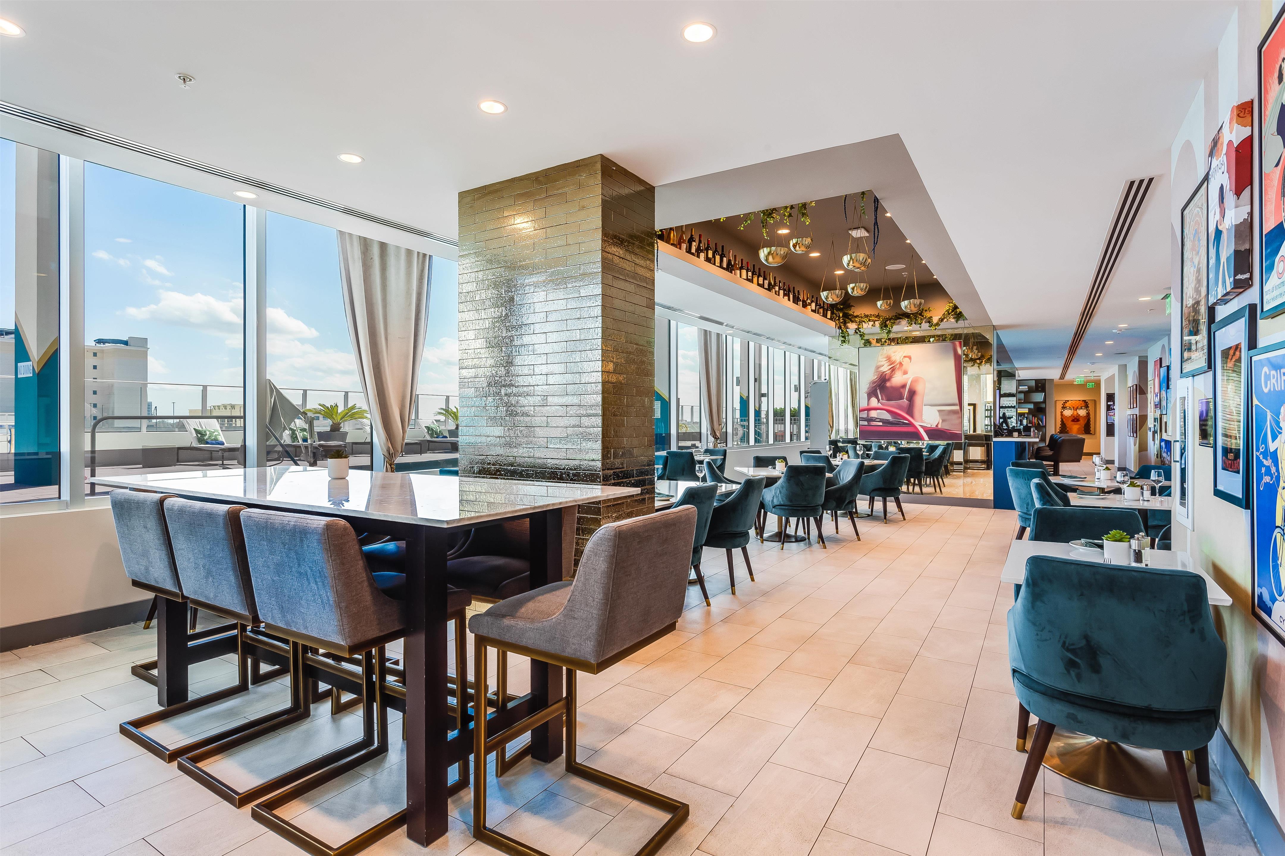 BarLounge | SERENA Hotel Aventura Miami, Tapestry Collection by Hilton