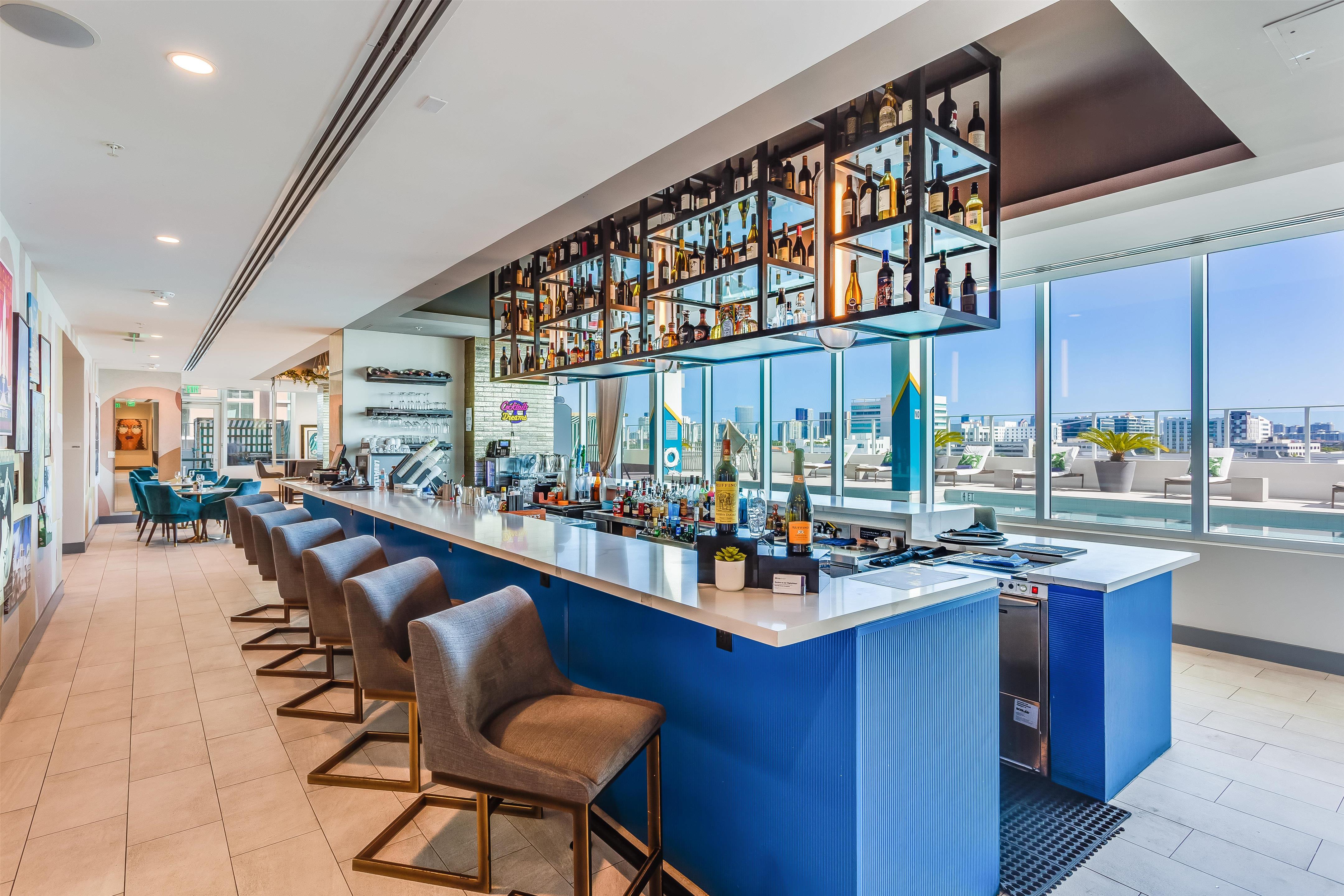 BarLounge | SERENA Hotel Aventura Miami, Tapestry Collection by Hilton