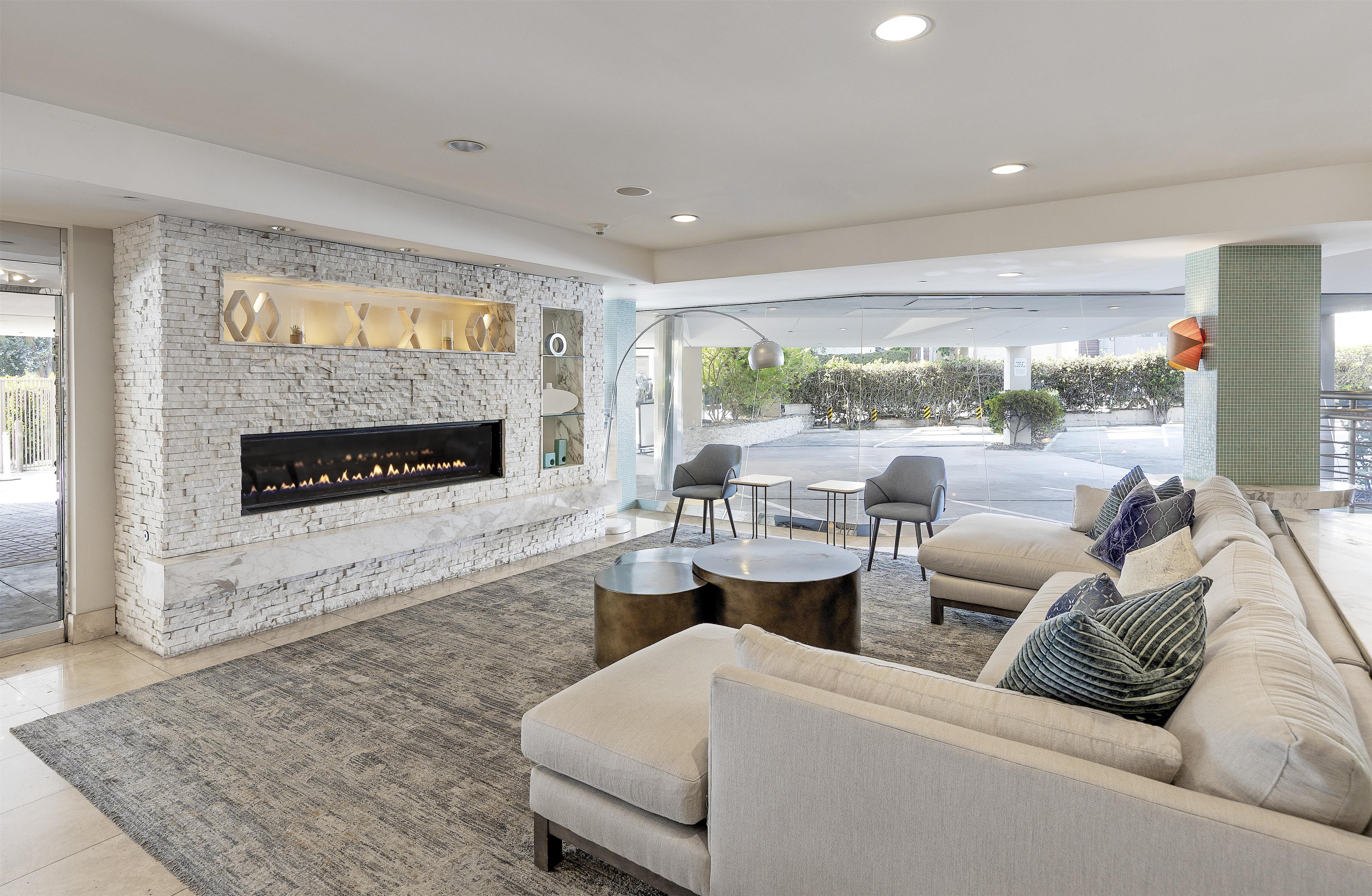 Lobby | Belamar Hotel Manhattan Beach, Tapestry Collection by Hilton