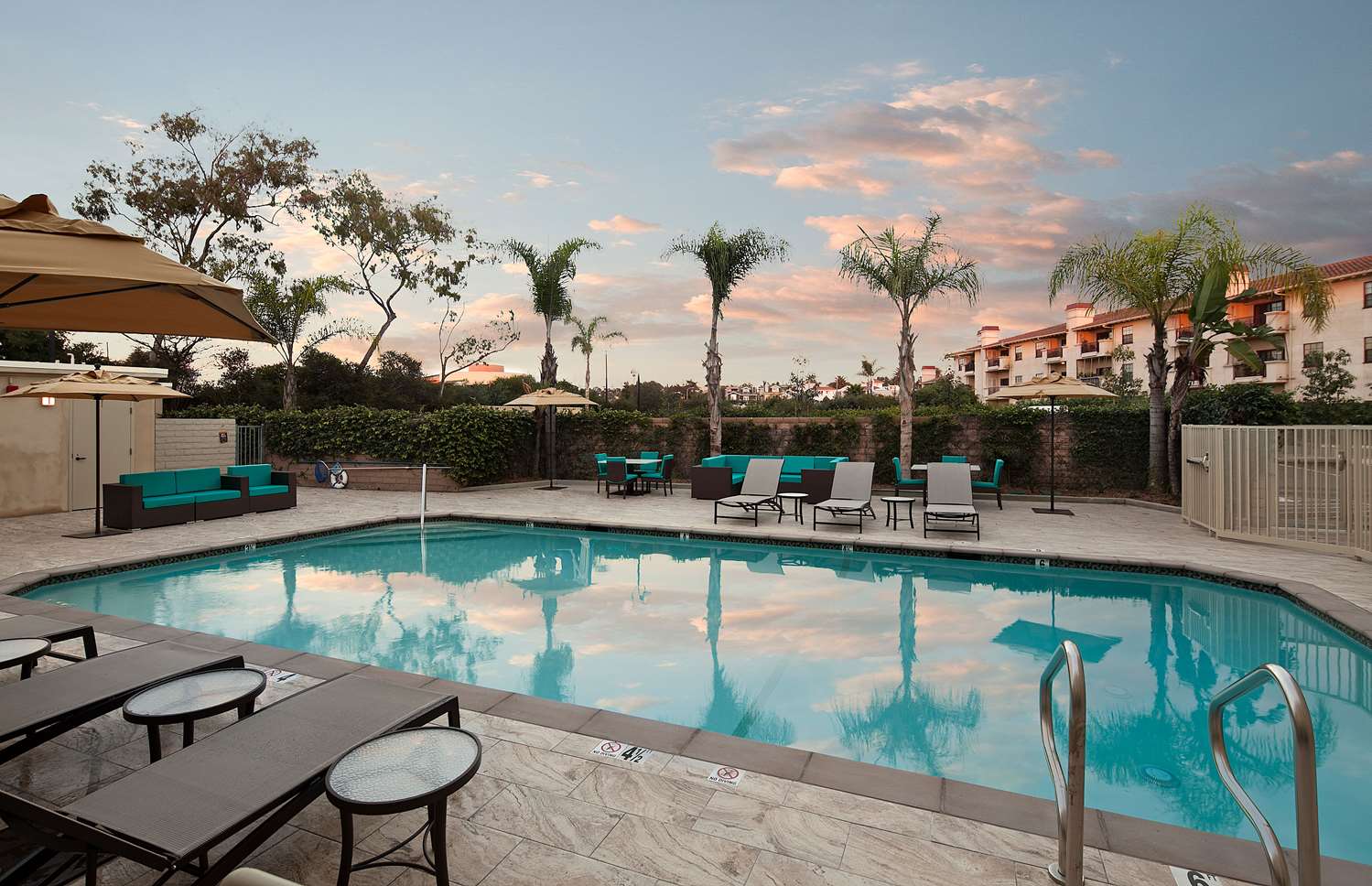 Redondo Beach Hotel, Tapestry Collection by Hilton