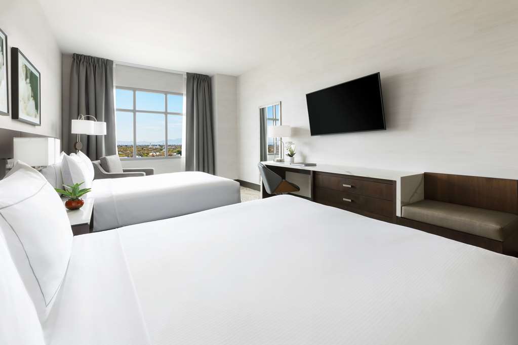 DoubleTree by Hilton Tucson Downtown Convention Center Room Type - 2 QUEEN BEDS ACC RI SHWR