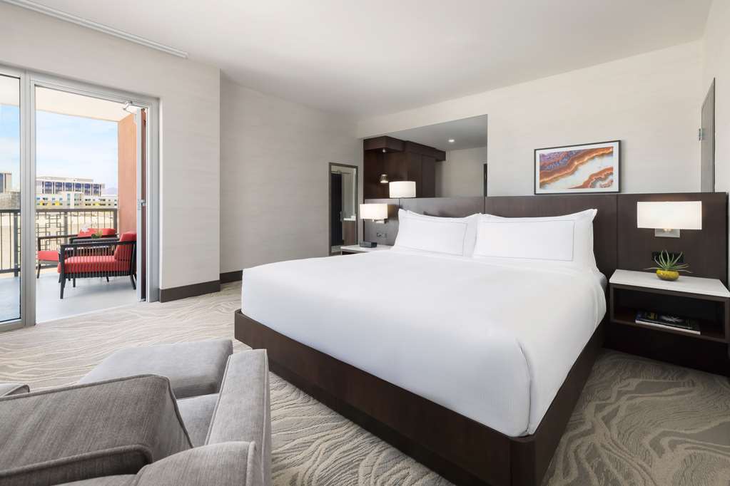 DoubleTree by Hilton Tucson Downtown Convention Center Room Type - 1KG PENTHOUSE 1BDRM STE