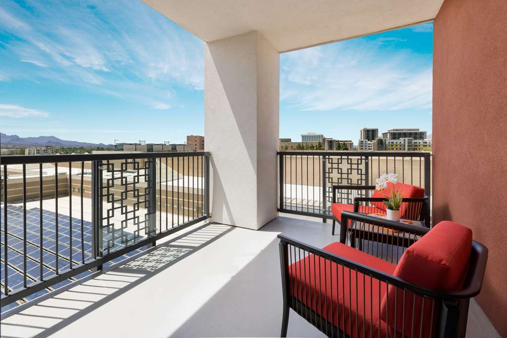 DoubleTree by Hilton Tucson Downtown Convention Center Room Type - 1 DLX KG-BALCONY-ACC TUB