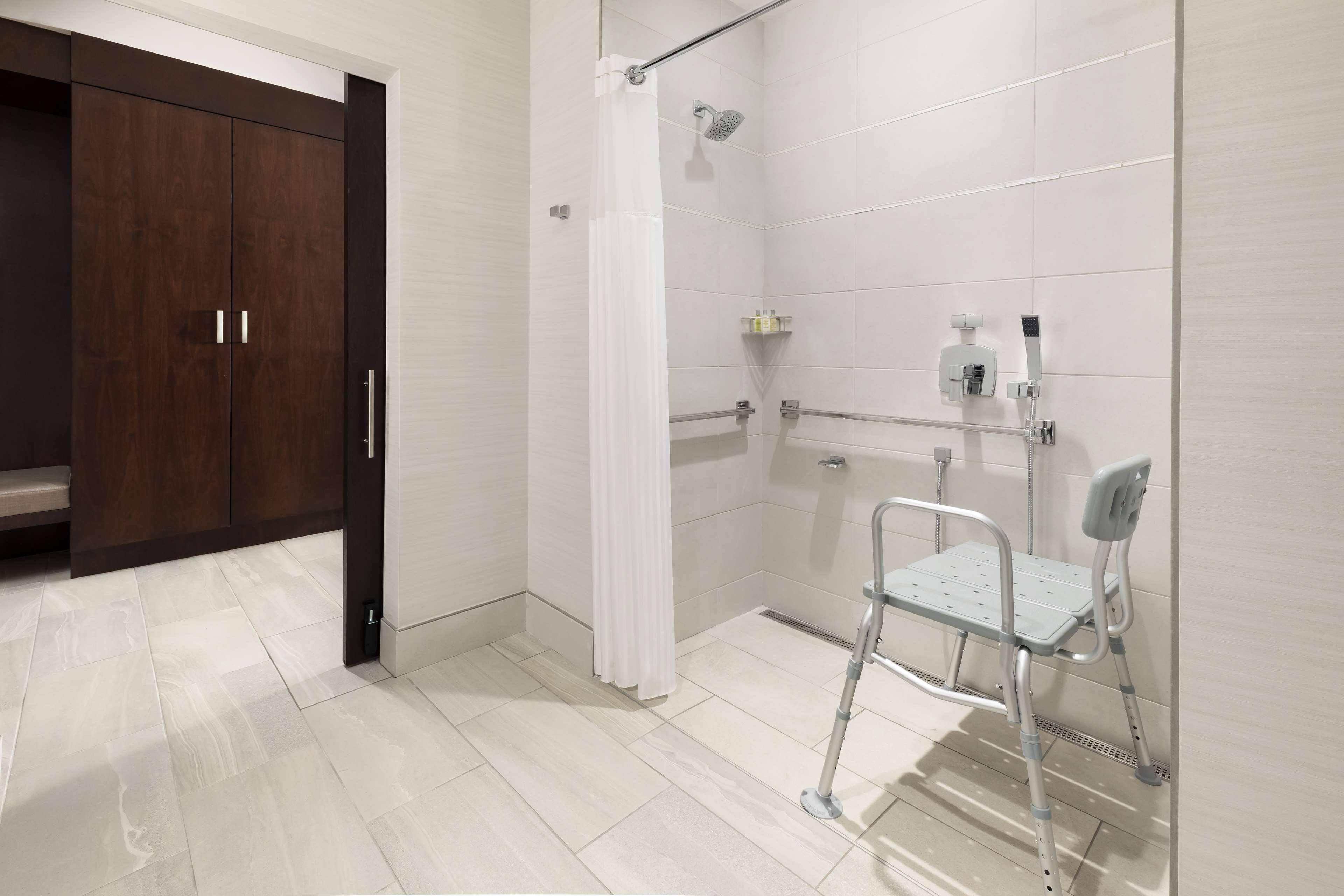DoubleTree by Hilton Tucson Downtown Convention Center Room Type - 1 KING BED ACC RI SHWR