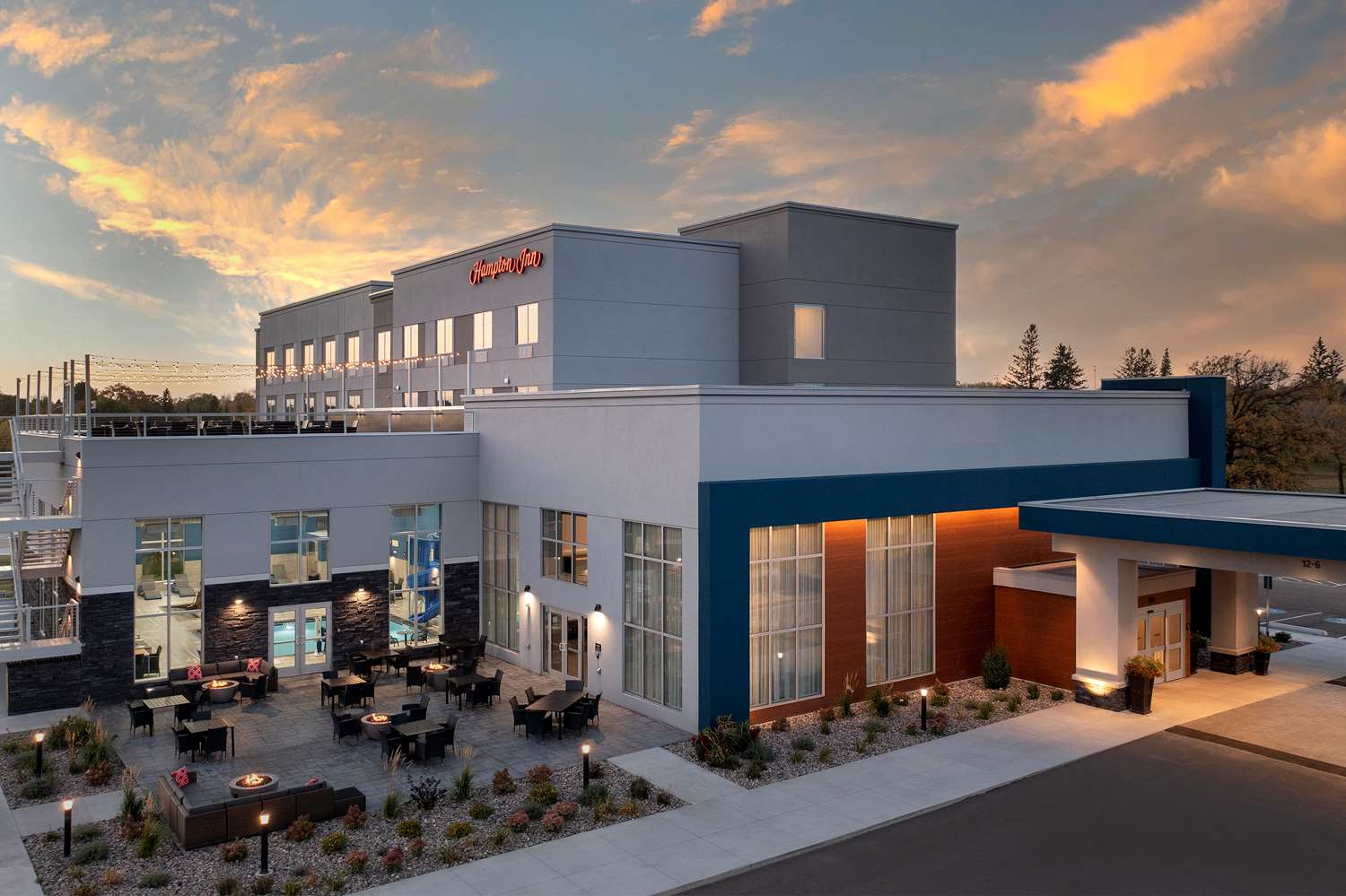 Hampton Inn Warroad, MN See Discounts