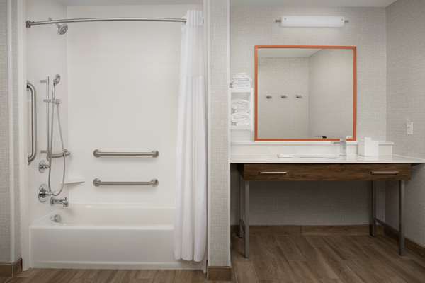  - Hampton Inn Warroad