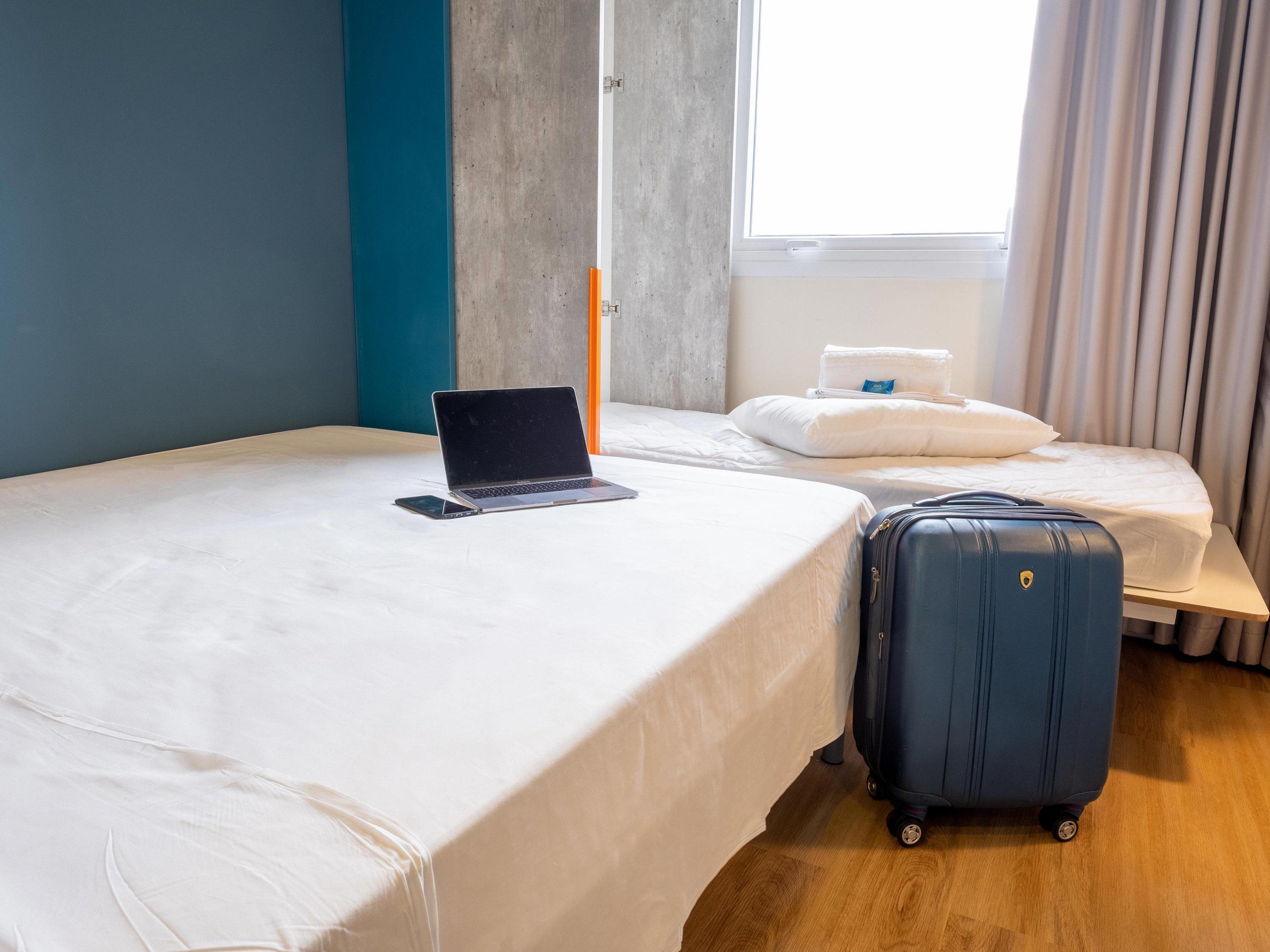 ibis budget Leme SP Room Type - Standard room - 1 double size bed and 1 single size bed