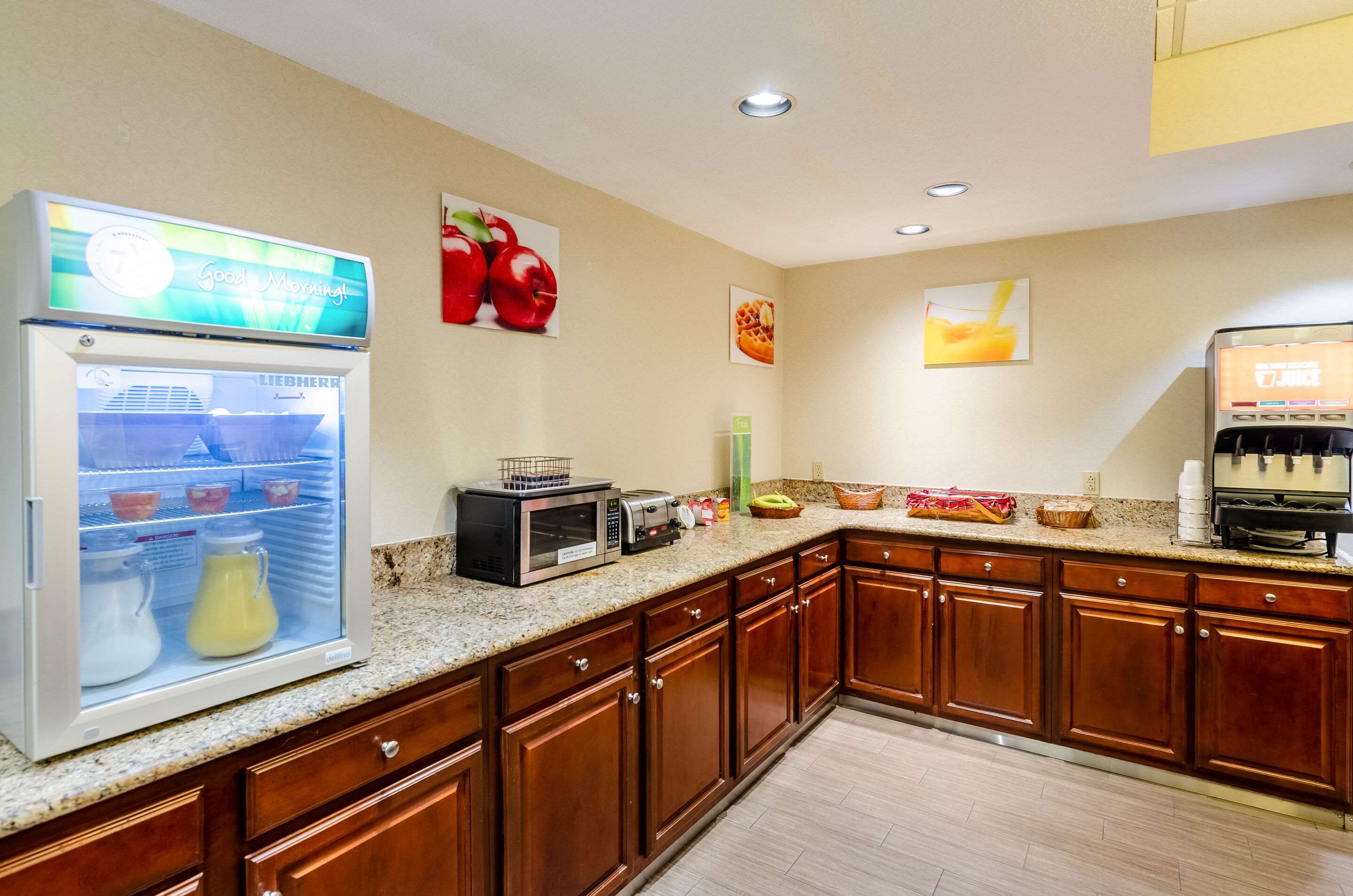 Breakfast area | Quality Inn