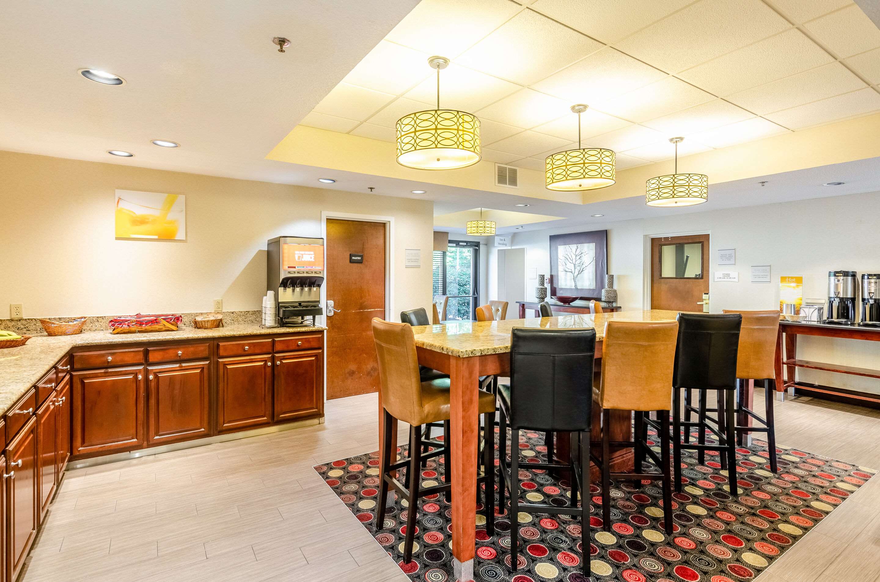 Breakfast area | Quality Inn
