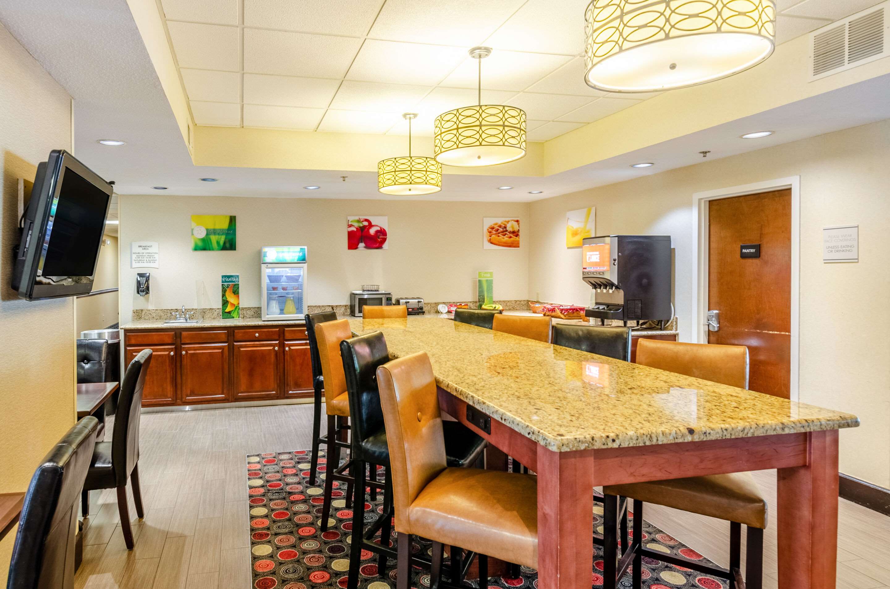 Breakfast area | Quality Inn