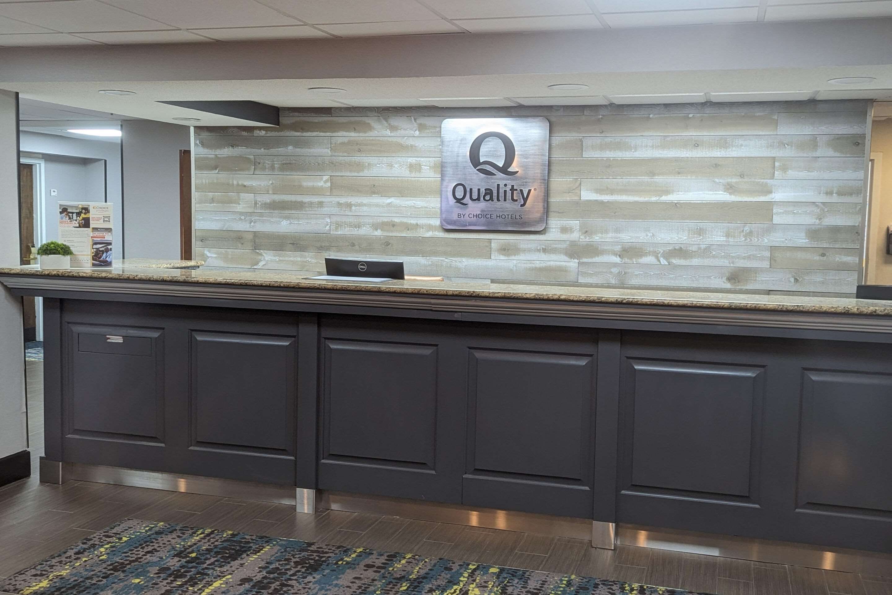 Front desk | Quality Inn