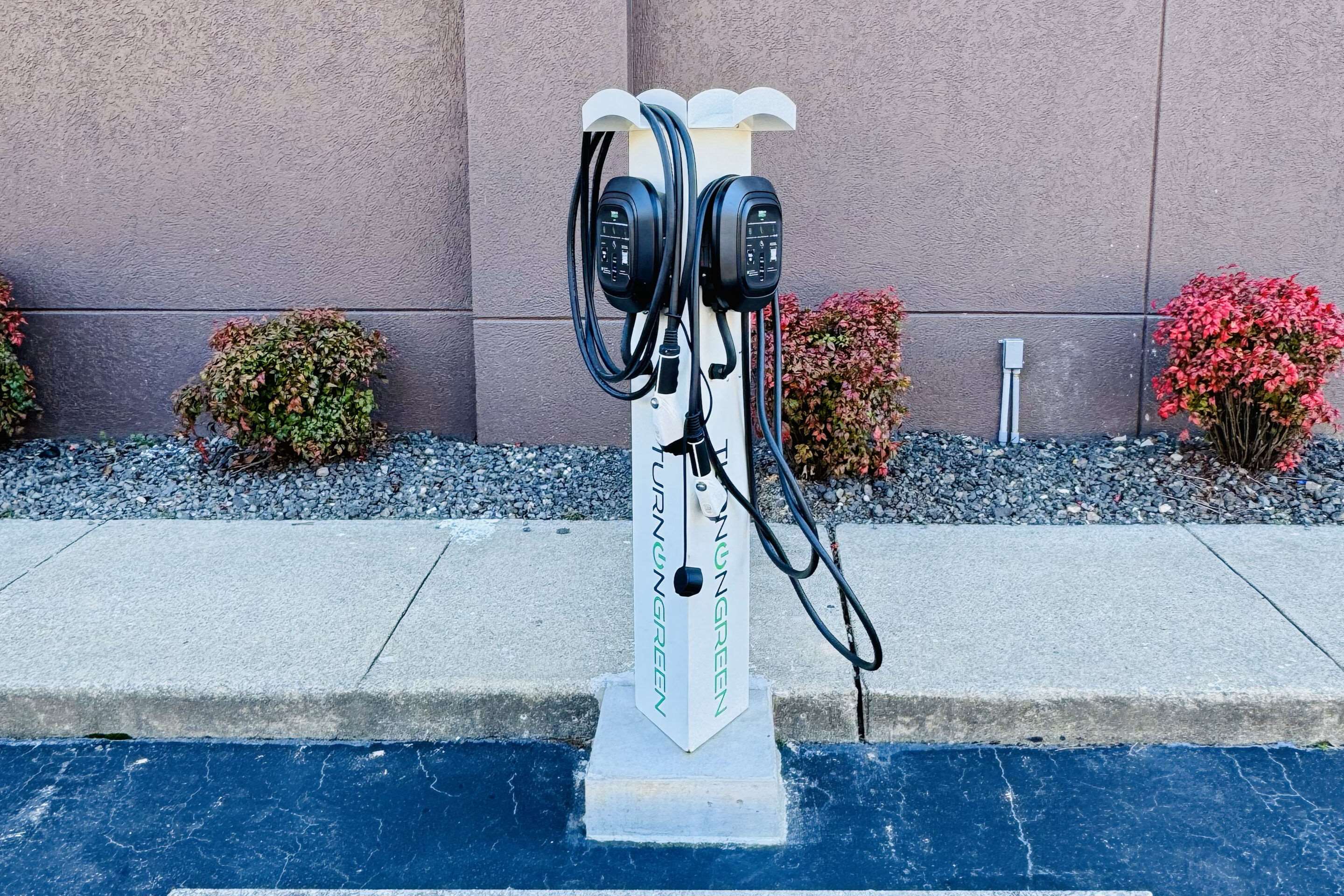 Electric vehicle charging station | Quality Inn