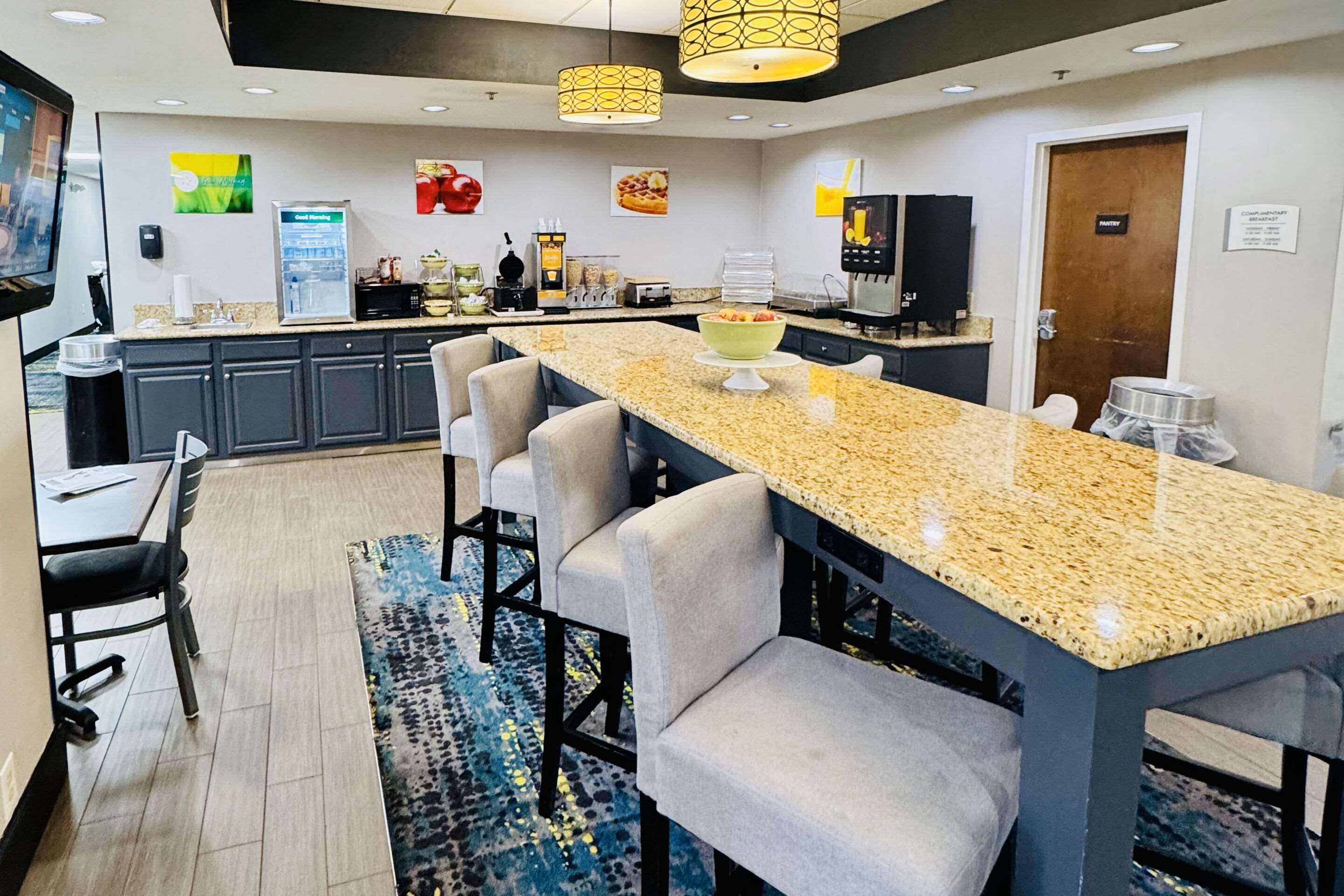 Breakfast area | Quality Inn
