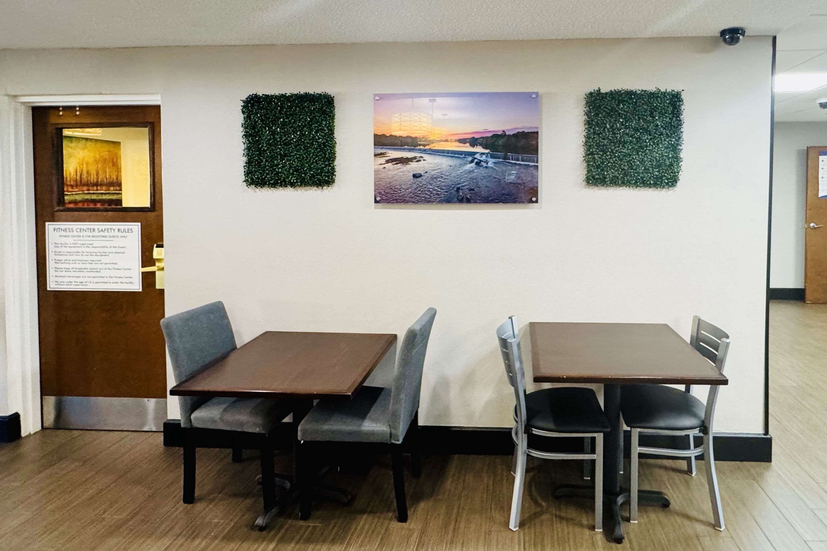Breakfast area | Quality Inn