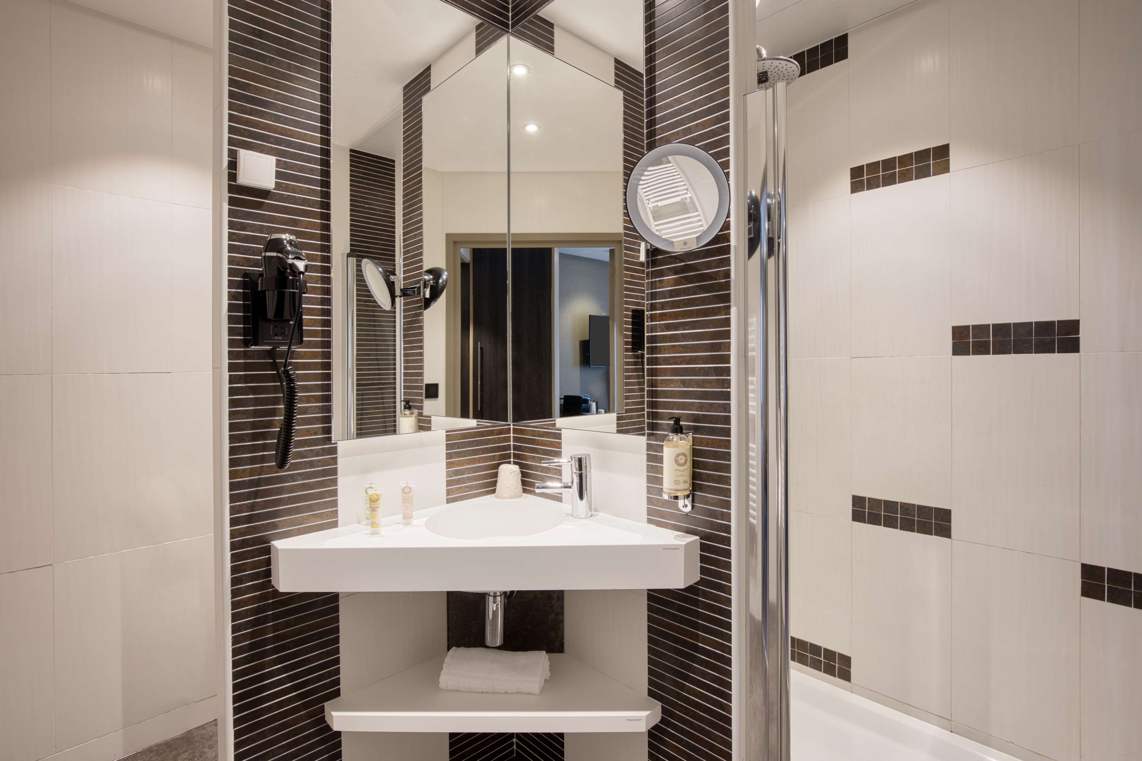 Best Western Plus Le Fairway Hotel & Spa Golf d'Arras Room Type - Superior Room, 1 King Bed, Non Smoking, City View (Twin bed on request) Best Western Plus Le Fairway Hotel & Spa Golf d'Arras Room Type - Superior Room, 1 King Bed, Non Smoking, City View (Twin bed on request)