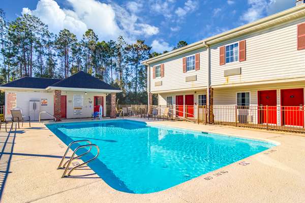 Pool - SureStay Hotel by Best Western Airport Brunswick - I-95, Exit 38