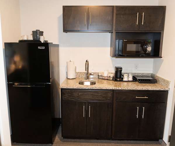 Suite - Magnolia Pointe Hotel East Sarasota - I-75, Exit 210