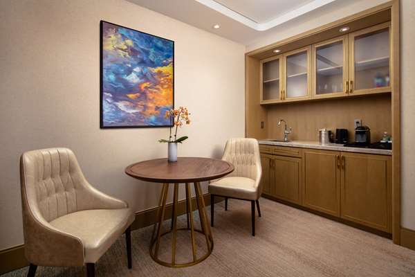 Suite - Blossom Hotel Medical Center Houston