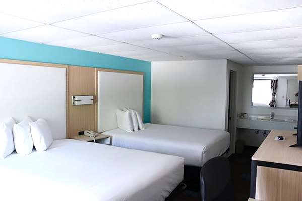  - Howard Johnson Hotel West Yarmouth