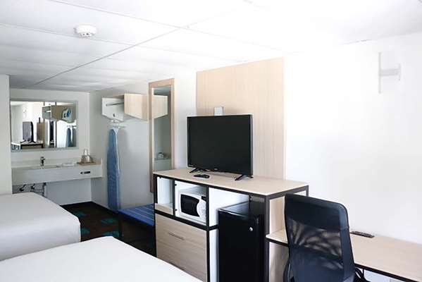  - Howard Johnson Hotel West Yarmouth