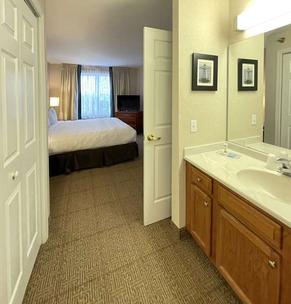 Suite - Smart Suites South Burlington