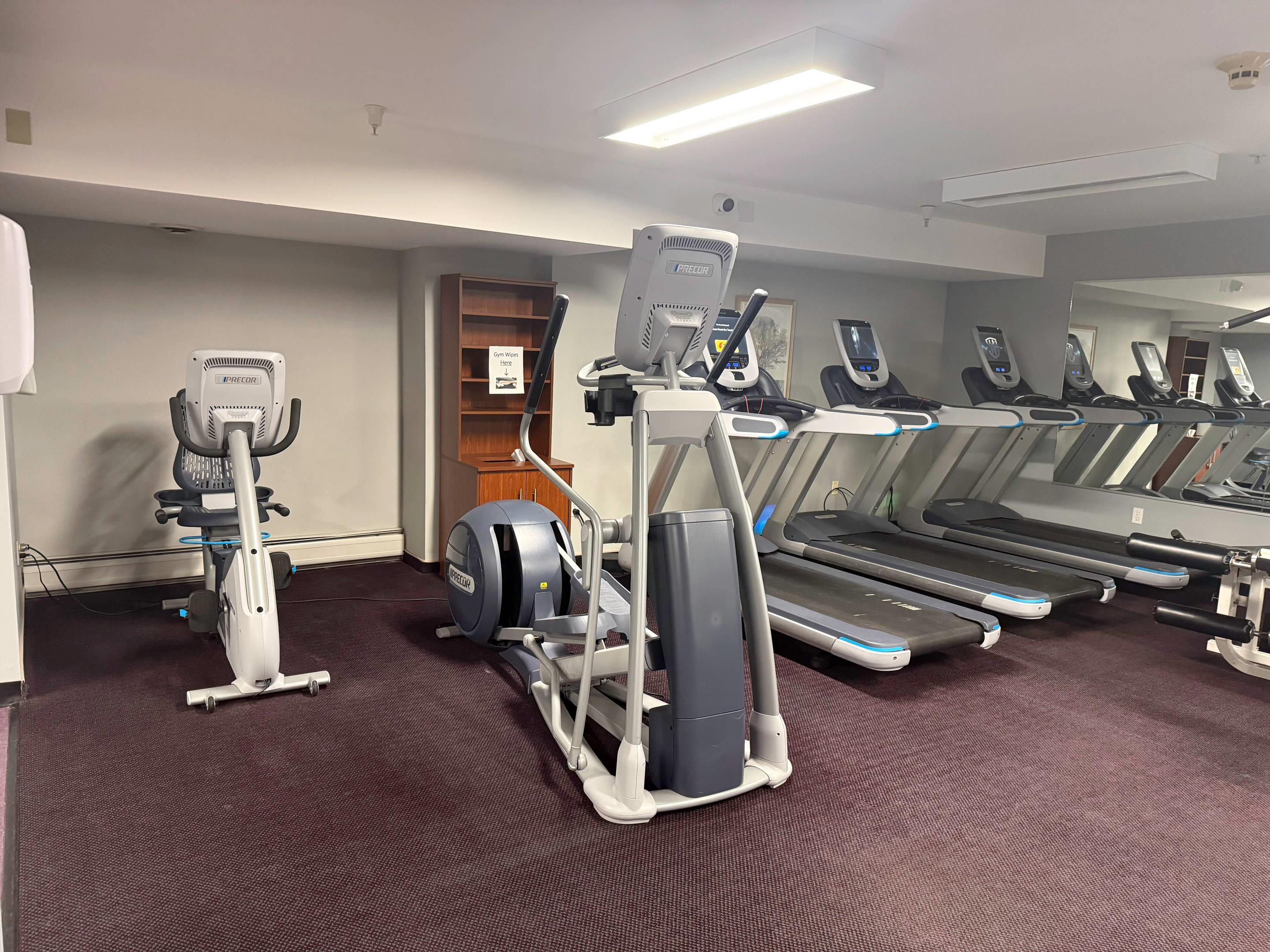 Exercise room | Smart Suites, Ascend Hotel Collection
