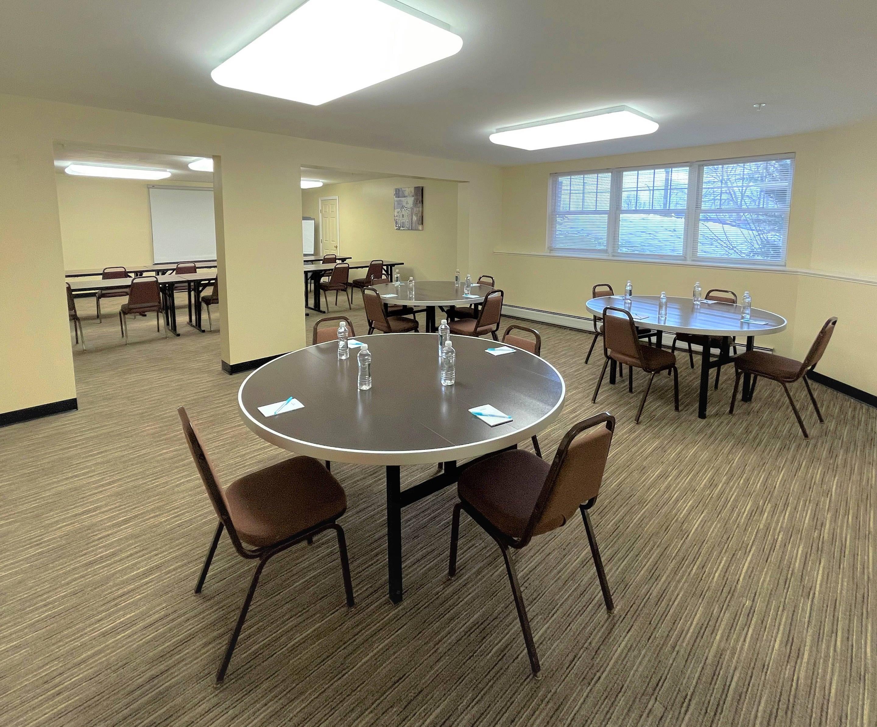 Meeting room | Smart Suites, Ascend Hotel Collection