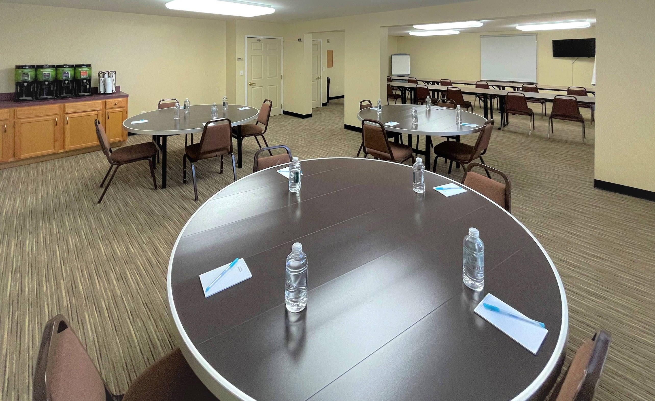 Meeting room | Smart Suites, Ascend Hotel Collection