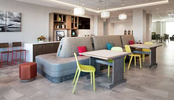  - Hampton Inn Riverside