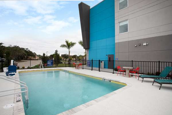 Pool - Tru by Hilton Hotel Bradenton - I-75, Exit 217