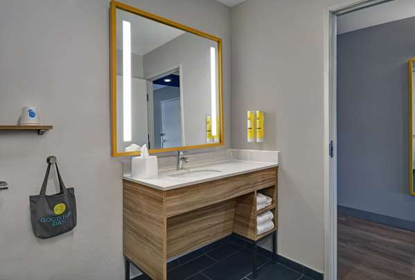  - Tru by Hilton Gaylord - I-75, Exit 282