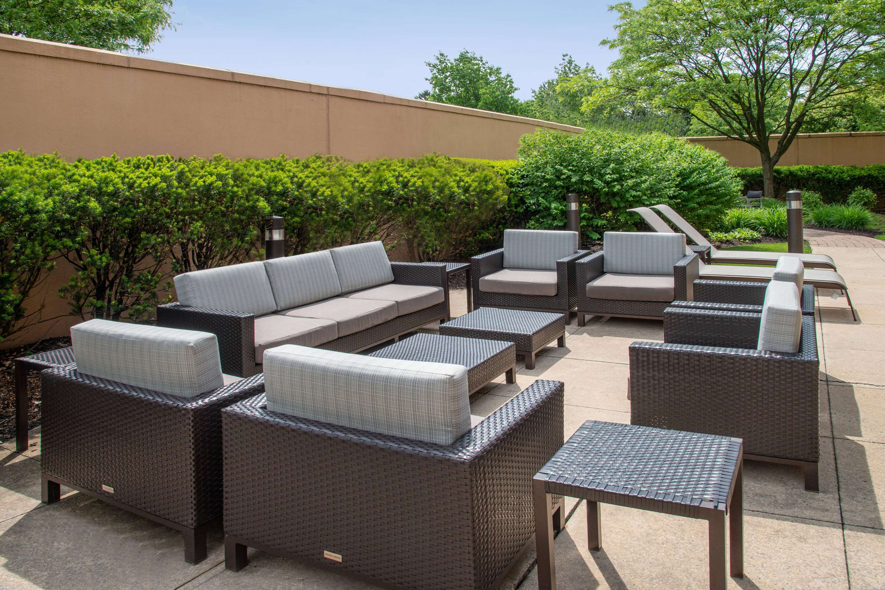 Outdoor terrace | Sonesta Select Allentown Bethlehem Airport