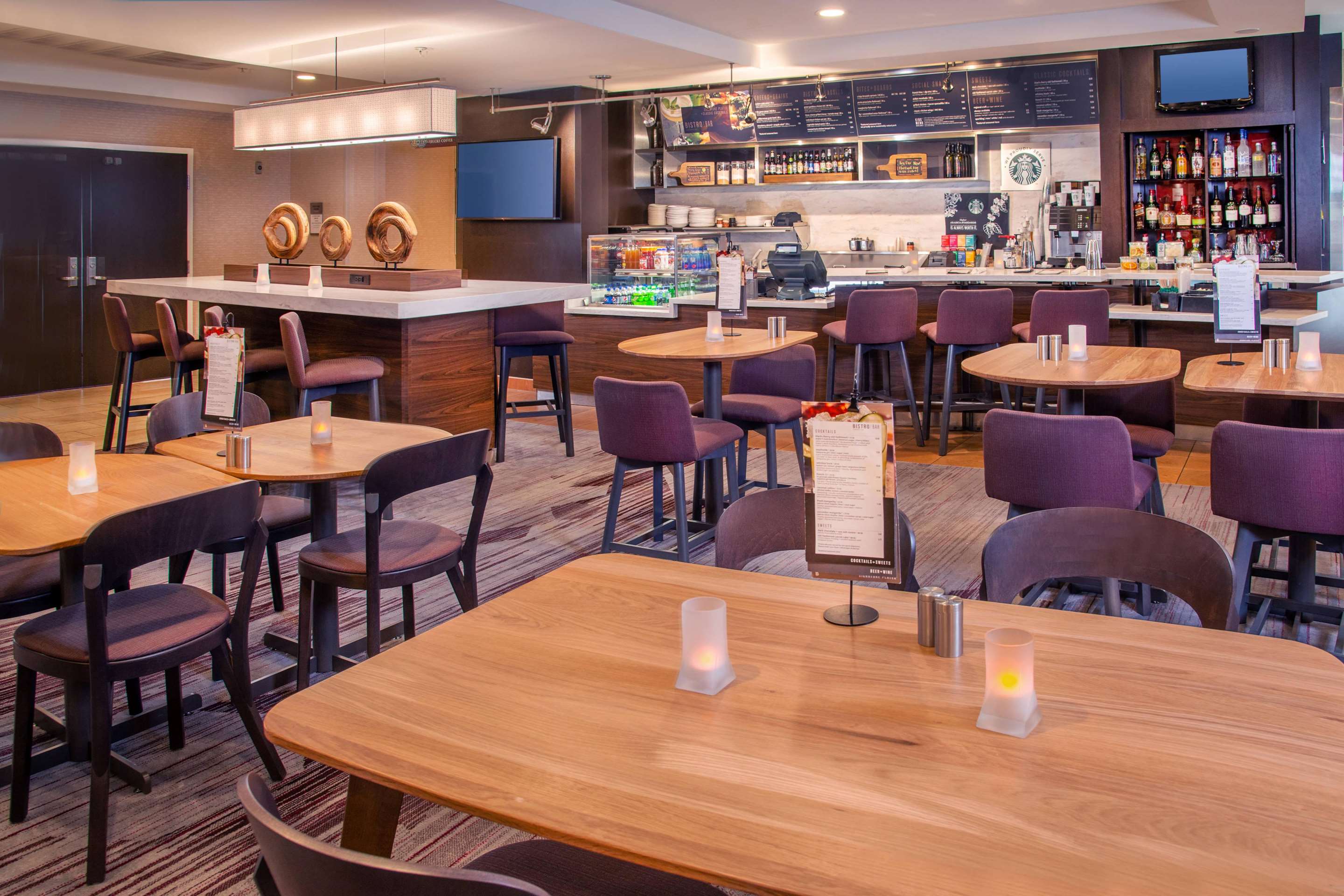 The Commons dining area | Sonesta Select Allentown Bethlehem Airport