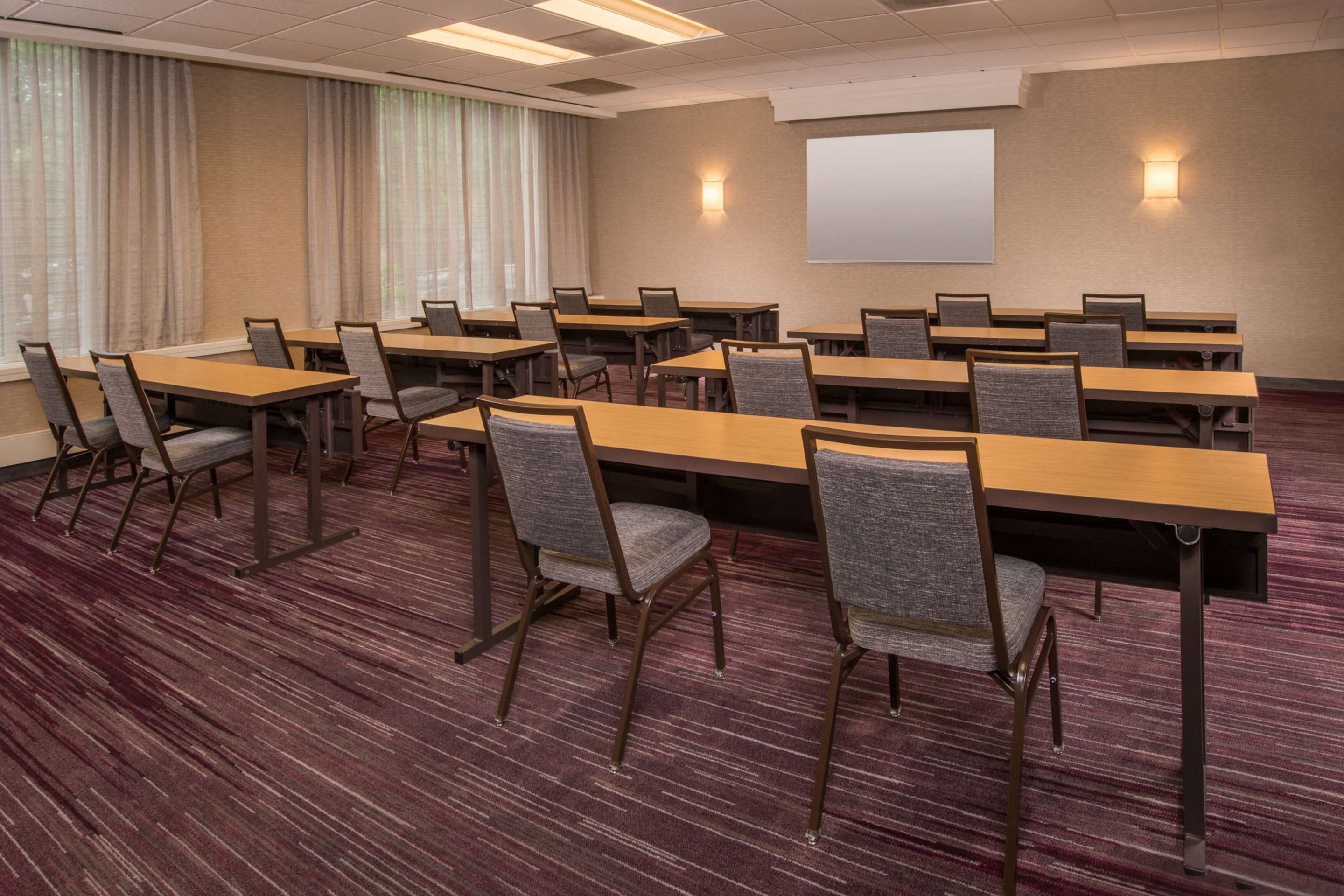 Meeting room B classroom setup | Sonesta Select Arlington Rosslyn