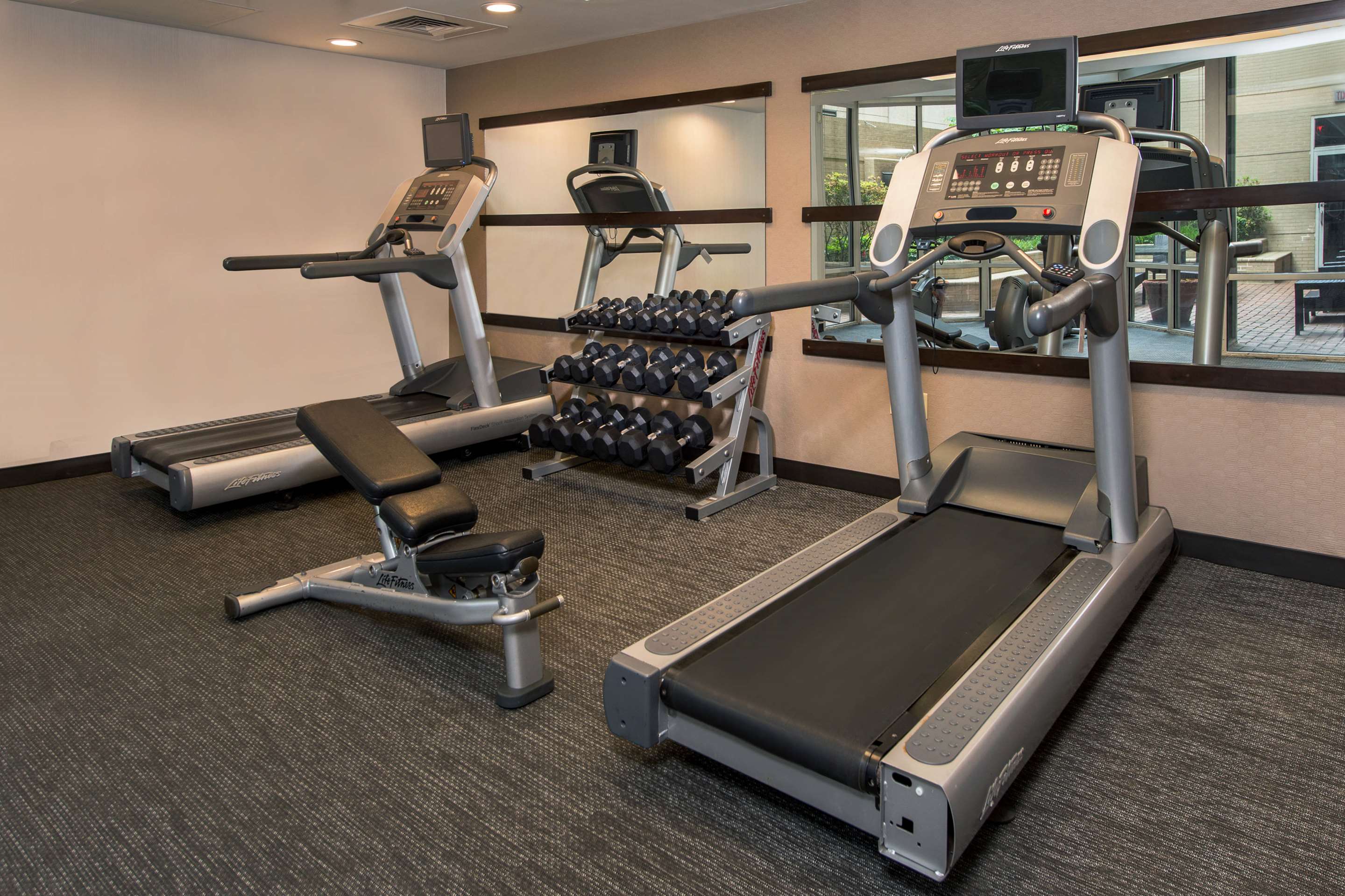 Fitness center | Sonesta Select Arlington Rosslyn