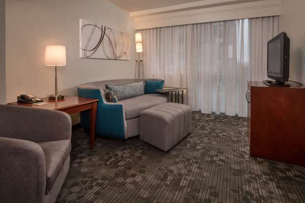  - Sonesta Select Hotel Rosslyn Arlington - I-66, Exit 73