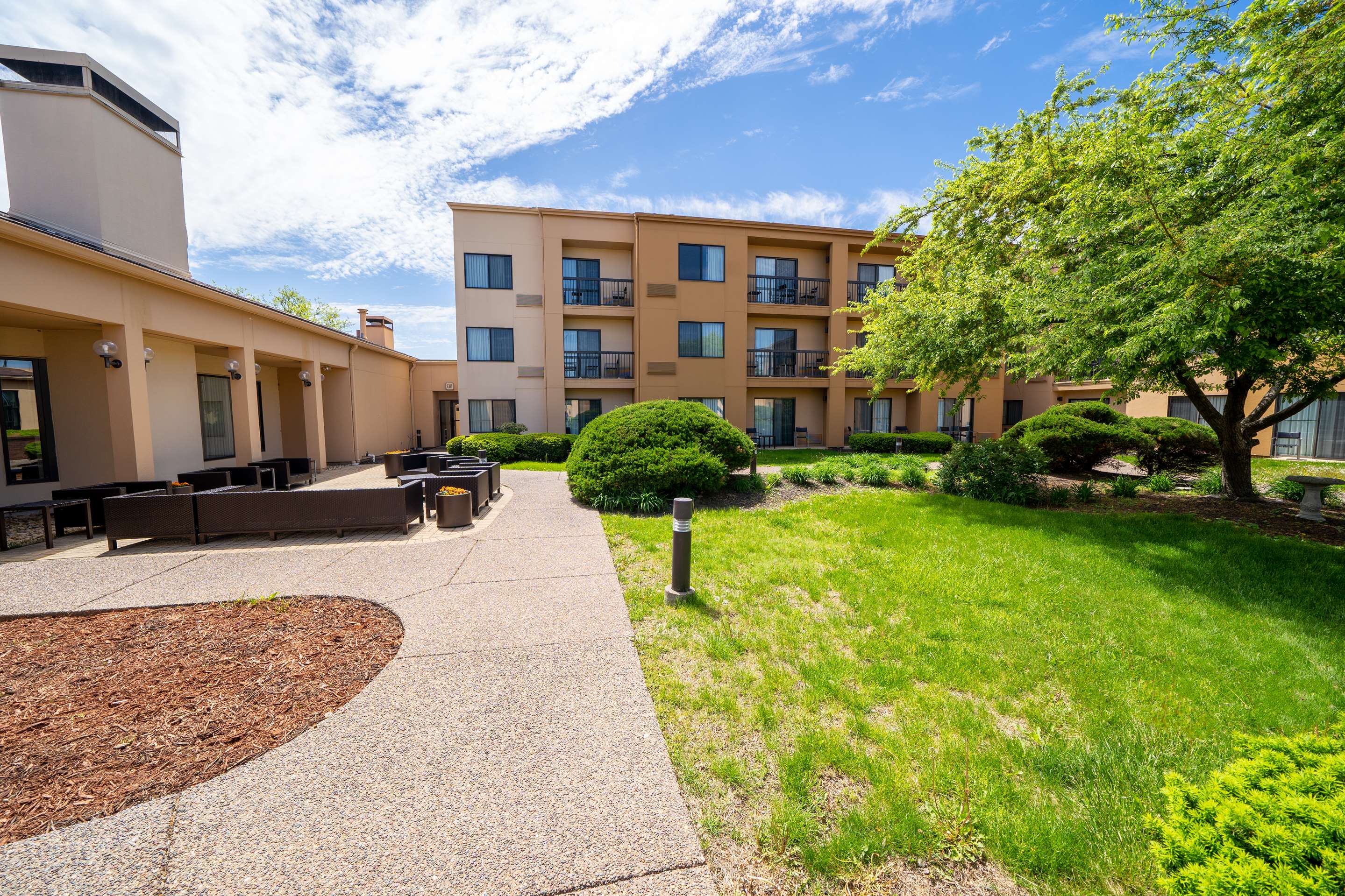 SEL Bettendorf Exterior Patio