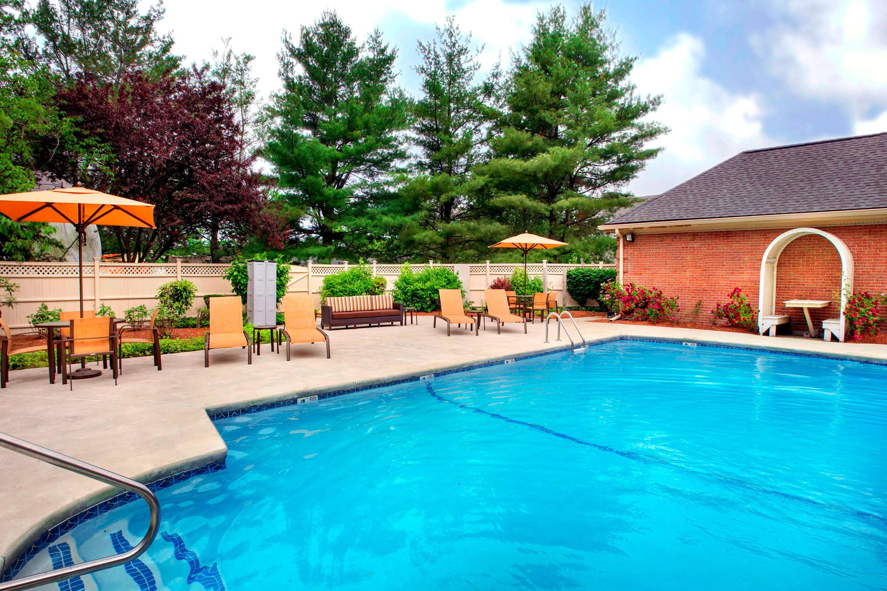 Outdoor pool | Sonesta Select Boston Danvers