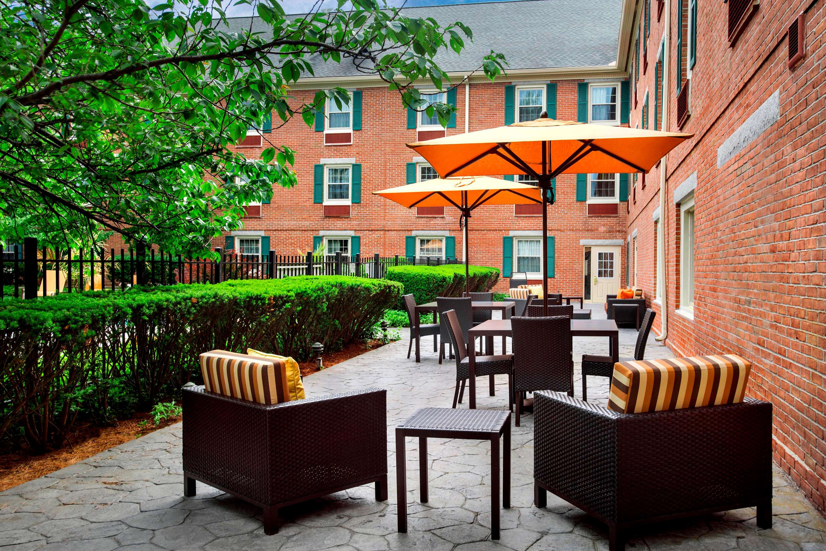 Outdoor terrace | Sonesta Select Boston Danvers