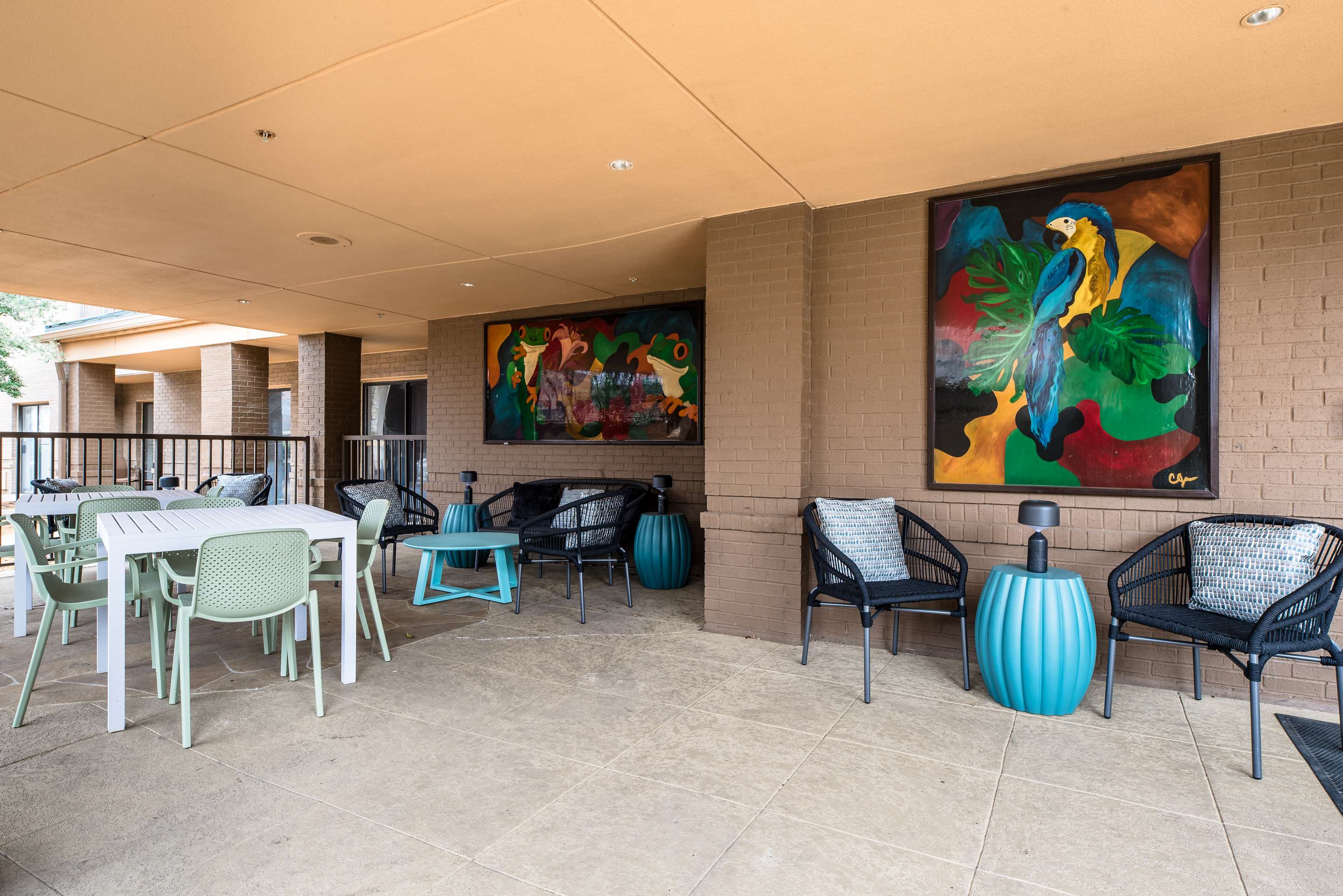 SHA HDR SonestaSelectDallasRichardson OutdoorSeating