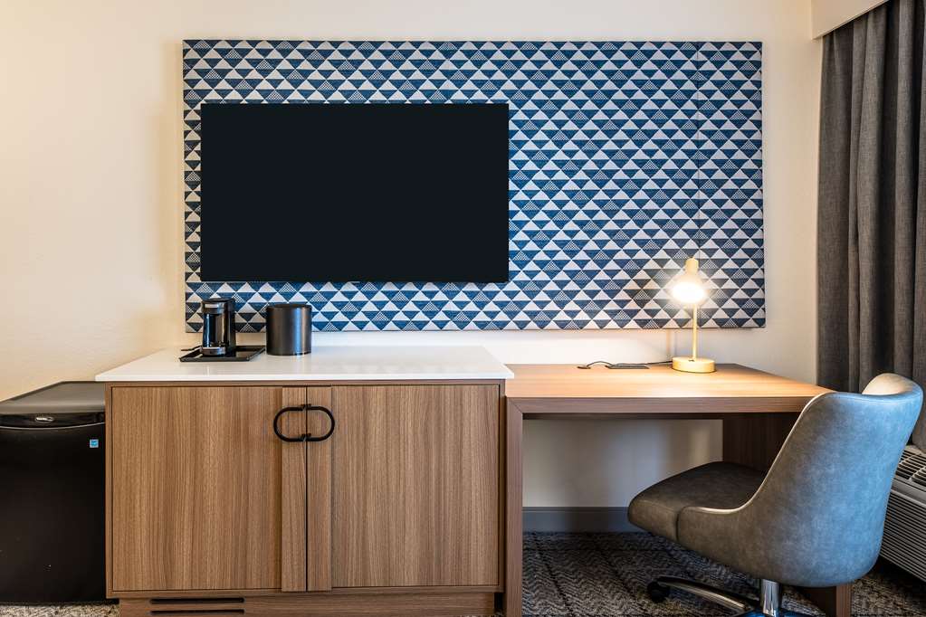 SS DALLAS RICHARDSON-guestroom-Guest Room,Guest Room Amenity,On-Site.jpg